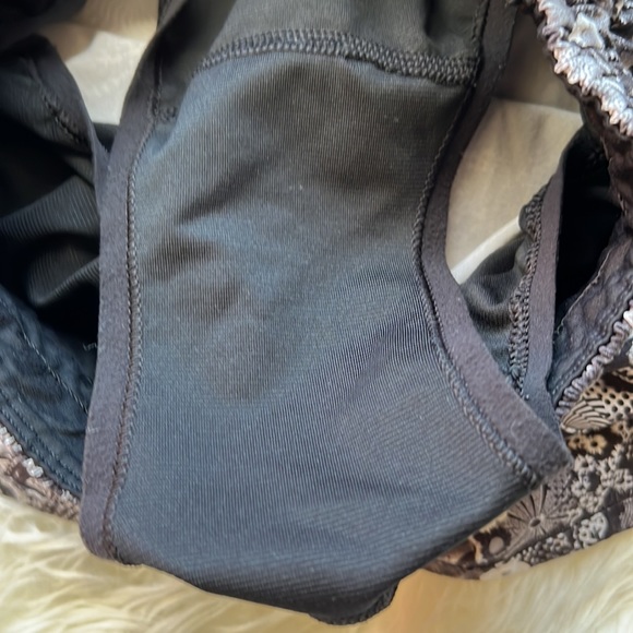 Lululemon Tracker Short 2017 Seawheeze - Counter Culture White / Black Size 4 - Picture 7 of 8